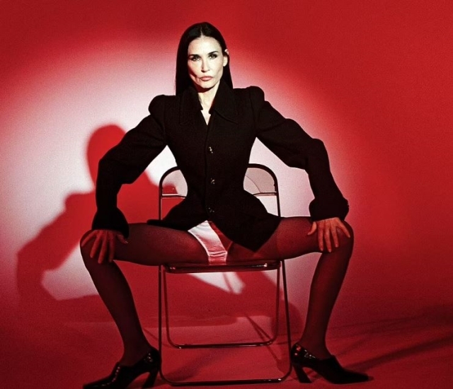 Demi Moore, Interview dergisinde cesur pozlarla yaşlanma ve kadın bedeni baskılarına dikkat çekti