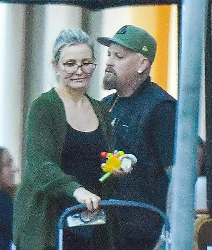 Cameron Diaz'ın Yatak Odası Tavsiyeleri ve Sokakta Kocasına Yakınlığı Dikkat Çekti