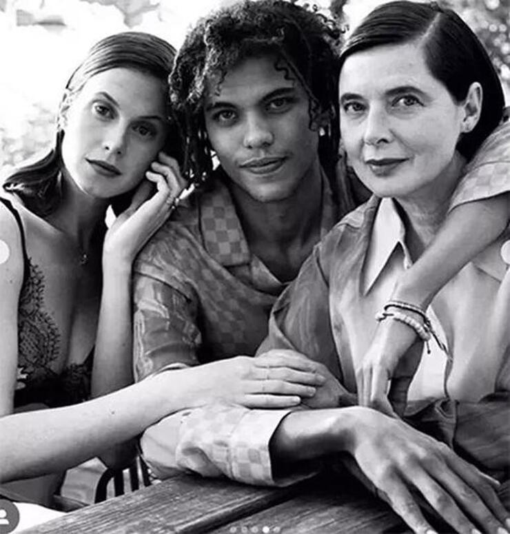 Isabella Rossellini'nin Çiftlik Hayatı ve Yumurtaların Çalınması Aksiyon Dolu Bir Hikaye!