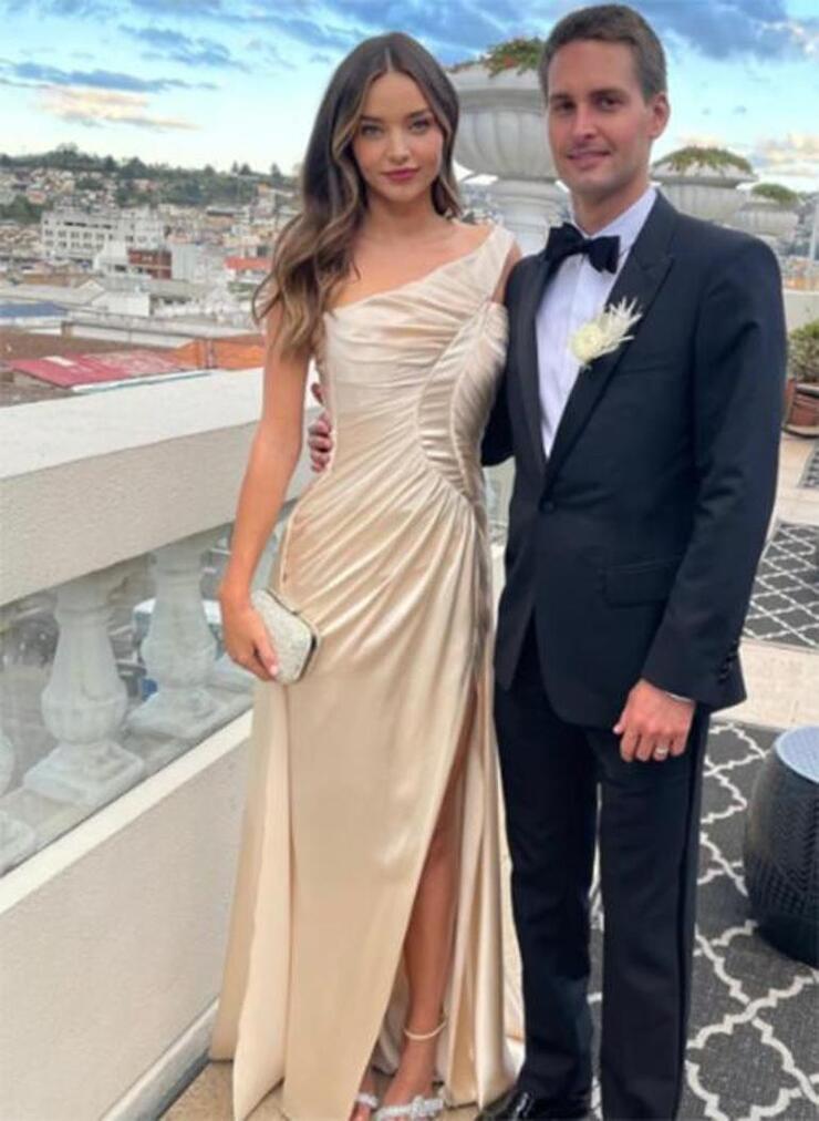 Miranda Kerr ve Eşi Evan Spiegel, Malibu'daki Lüks Evlerini 4.11 Milyon Dolarla Sattı