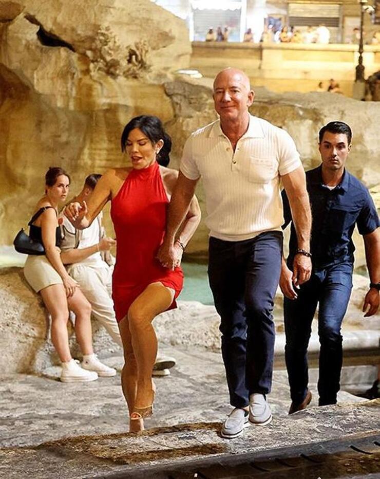 Nişanlı Çift Jeff Bezos ve Lauren Sanchez'den Evlilik Müjdesi Yok, Çeşme'de Romantik Anlar!