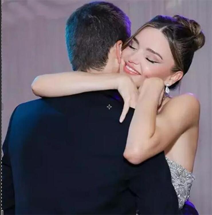 Miranda Kerr ve Eşi Evan Spiegel, Malibu'daki Lüks Evlerini 4.11 Milyon Dolarla Sattı
