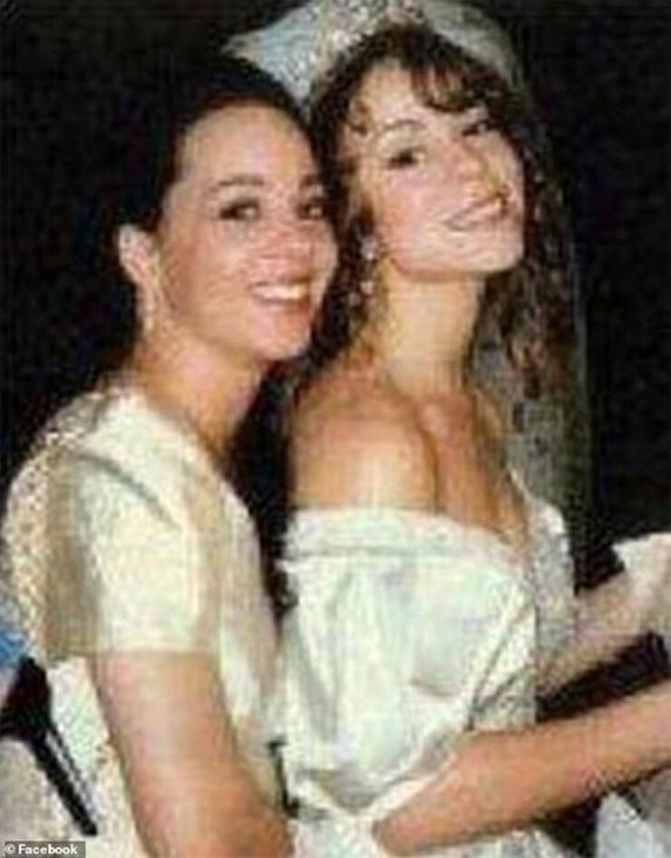 Mariah Carey, Hem Annesini Hem de Kız Kardeşini Kaybetti, Zor Günler Geçiriyor