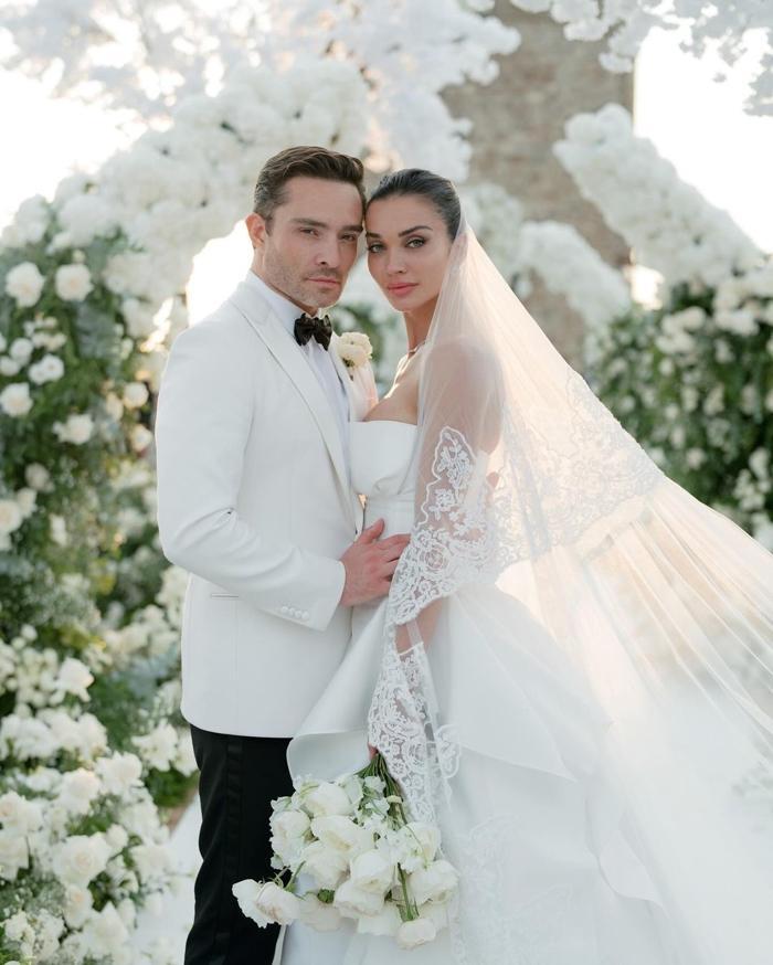 Ed Westwick, Amy Jackson ile Amalfi'de muhteşem bir düğünle dünyaevine girdi!