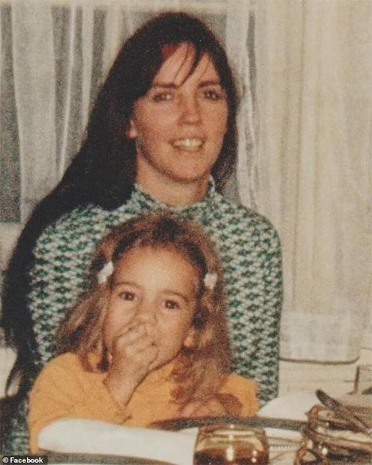Mariah Carey, Hem Annesini Hem de Kız Kardeşini Kaybetti, Zor Günler Geçiriyor