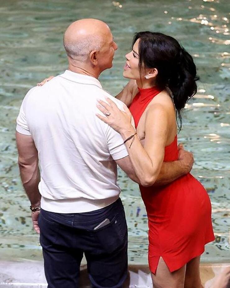 Nişanlı Çift Jeff Bezos ve Lauren Sanchez'den Evlilik Müjdesi Yok, Çeşme'de Romantik Anlar!