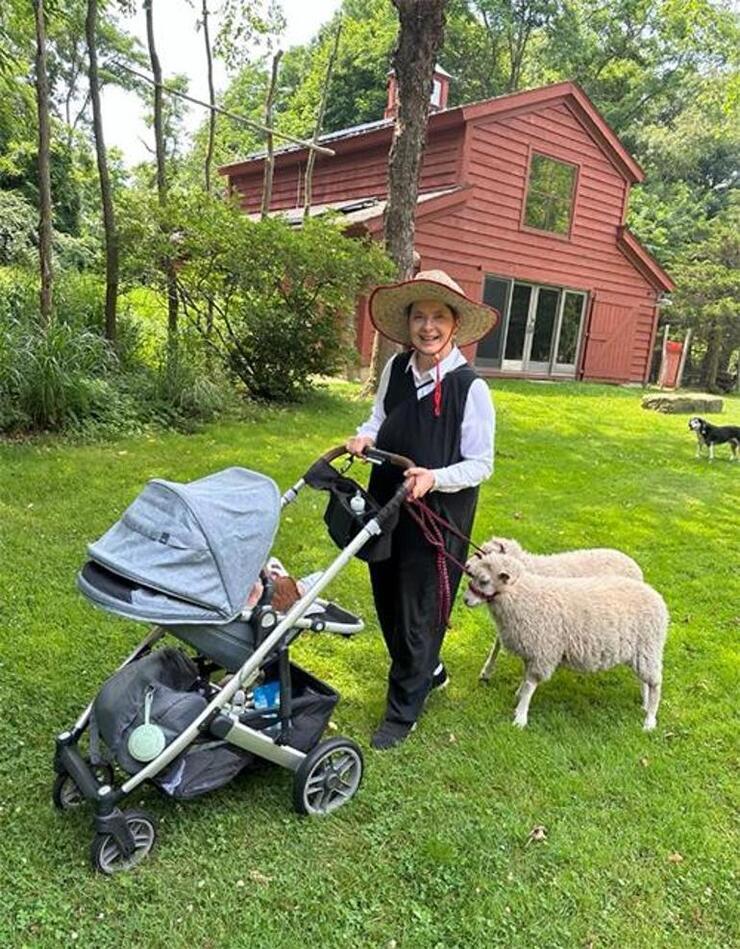 Isabella Rossellini'nin Çiftlik Hayatı ve Yumurtaların Çalınması Aksiyon Dolu Bir Hikaye!
