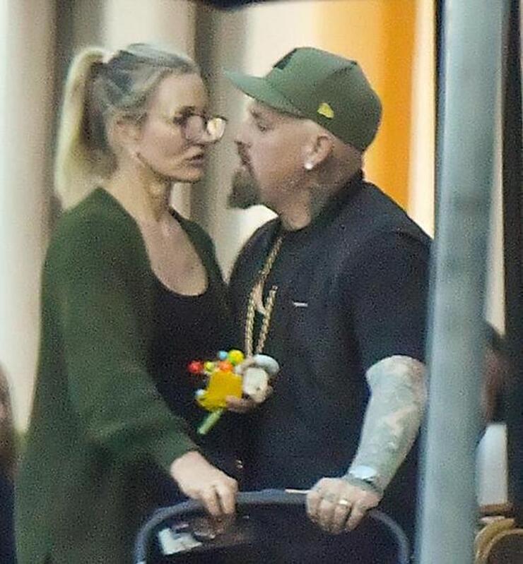 Cameron Diaz'ın Yatak Odası Tavsiyeleri ve Sokakta Kocasına Yakınlığı Dikkat Çekti