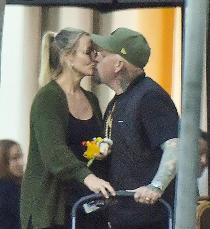 Cameron Diaz'ın Yatak Odası Tavsiyeleri ve Sokakta Kocasına Yakınlığı Dikkat Çekti