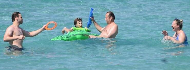 Ünlü İsimlerin Yaz Keyfi: Frizbi Yarışması ve Su Aktiviteleri Dolu Dolu Geçti!