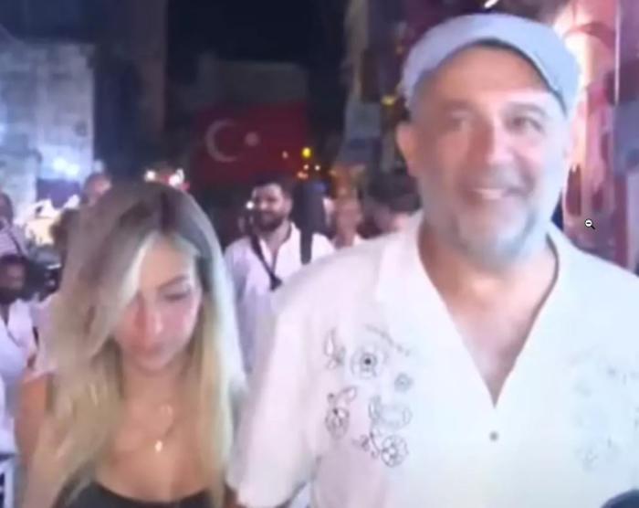 Şevket Çoruh 15 yaş küçük eşi Özge Turna ile Çeşme’de tatile çıktı, yorumlar yağdı!