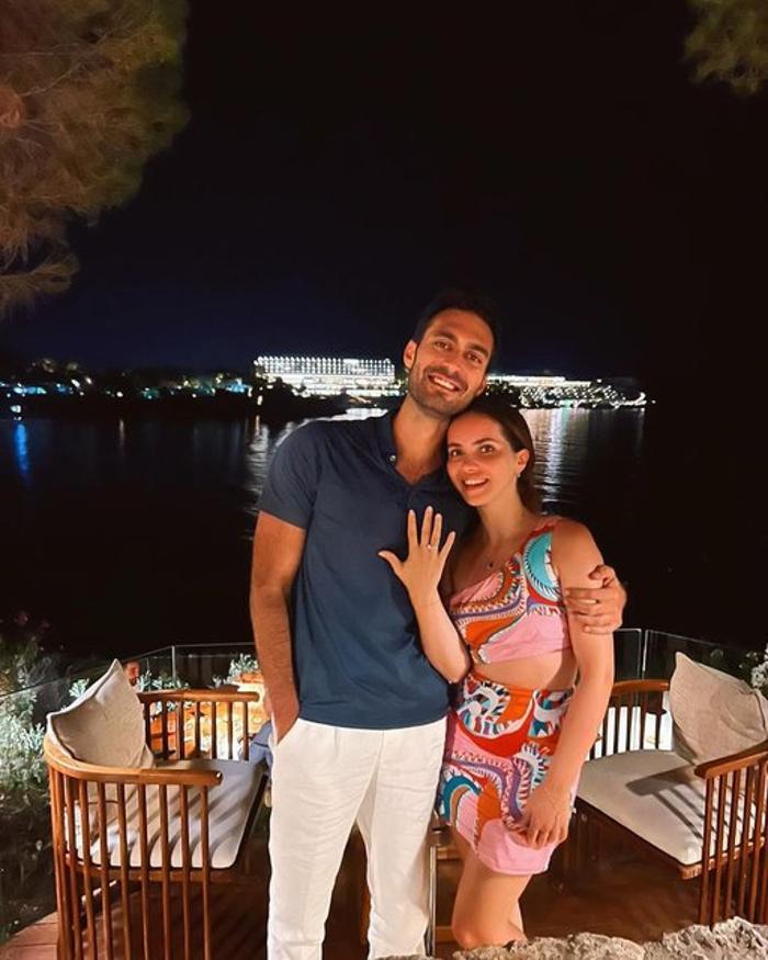 Almila Ada, doğum gününde sevgilisinden evlilik teklifine "Evet" dedi!