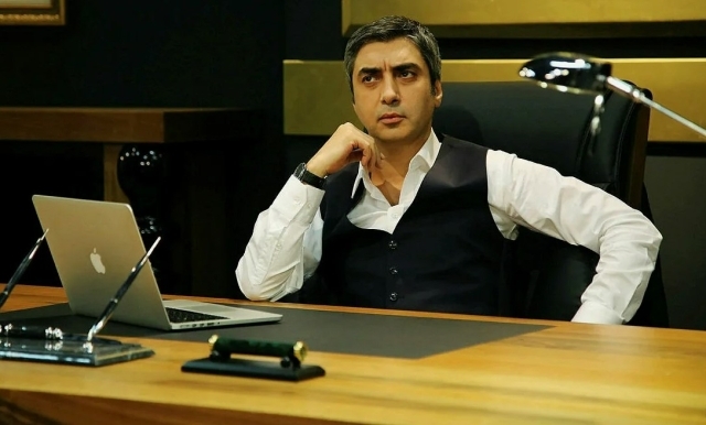Necati Şaşmaz'ın Beyaz Saçları Hayranlarını Şaşırttı, "Yaşlanmış Polat" Yorumları Geldi