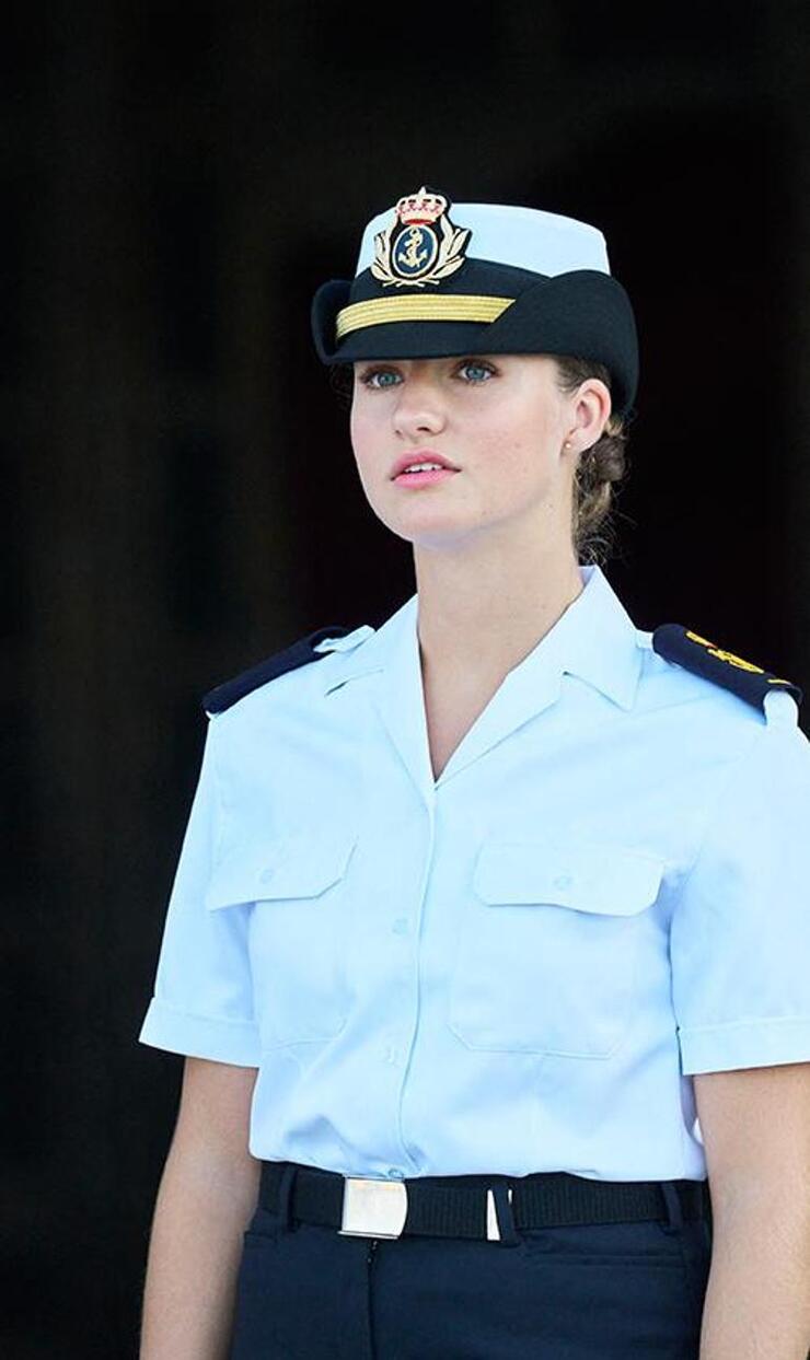 Leonor'un Yeni Üniformasıyla Askere Adım Atması Ailesinin Gurur Kaynağı Oldu!