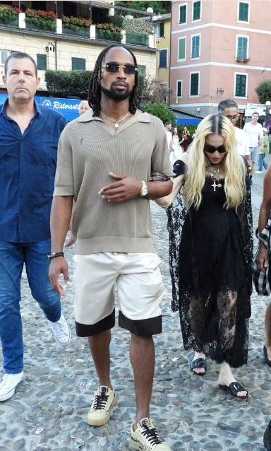 Madonna, kendisinden 37 yaş küçük yeni erkek arkadaşı Akeem Morris ile el ele görüntülendi – Haberler