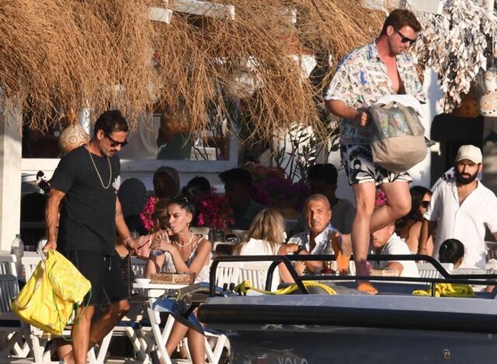 Kıvanç Tatlıtuğ, Bodrum'da eşi ve oğlu Kurt Efe ile tatil yaparken görüntülendi