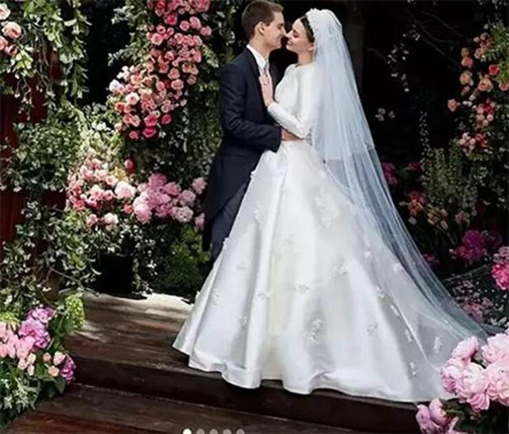 Miranda Kerr ve Eşi Evan Spiegel, Malibu'daki Lüks Evlerini 4.11 Milyon Dolarla Sattı