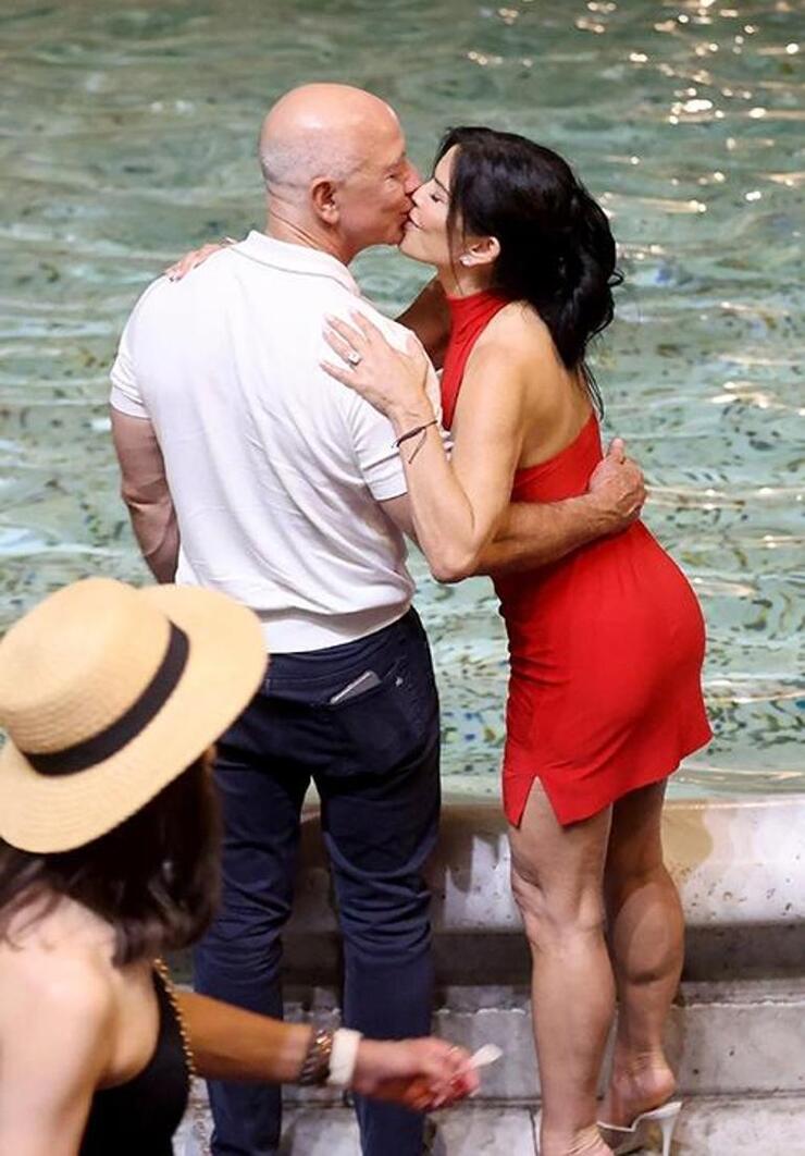 Nişanlı Çift Jeff Bezos ve Lauren Sanchez'den Evlilik Müjdesi Yok, Çeşme'de Romantik Anlar!