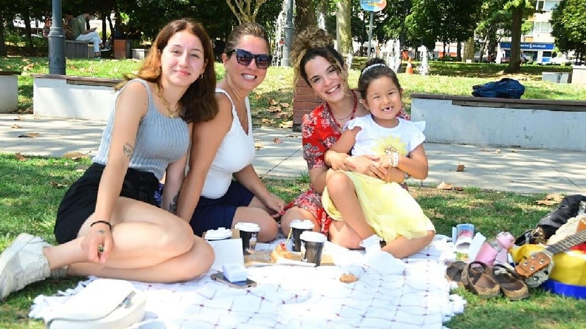 Aslı Bekiroğlu'ndan lösemiyle mücadele eden hayranına piknik sürprizi ve destek mesajı!