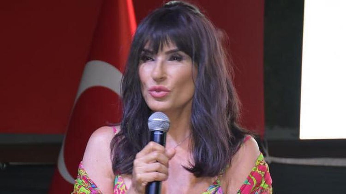 Ayşegül Aldinç'ten Instagram Eleştirisi: Sanatçılar Toplumda Aktif Olmalı