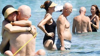 Çeşme'de Romantik Anlar: Ünlü Manken ve Sevgilisi Fun Beach'te Tatil Keyfi Yaşıyor