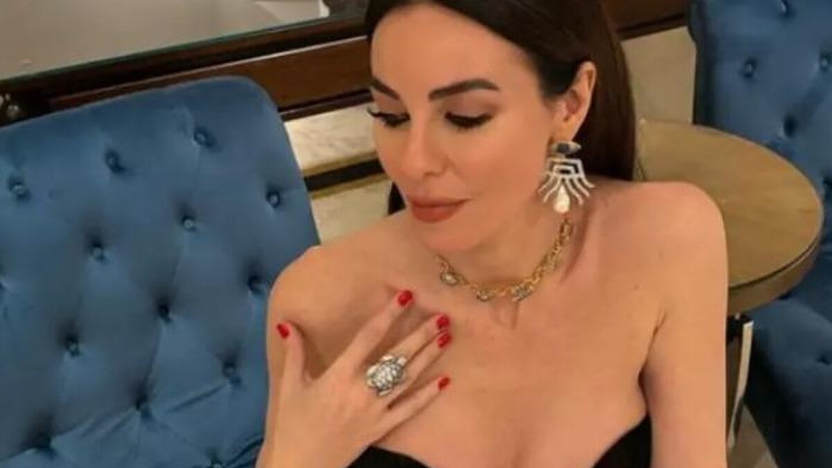 Defne Samyeli, Instagram engeline rağmen VPN ile plaj karelerini takipçileriyle paylaştı