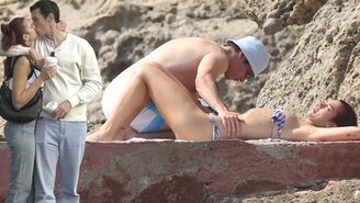 Dua Lipa ve Callum Turner’ın Ibiza’da başlayan büyük aşkı tatil anlarıyla gözler önüne serildi