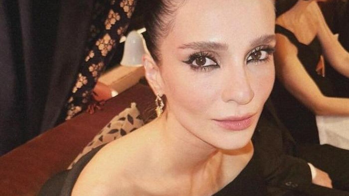 Düğün Tarihi Üç Kez Ertelenen Meriç Aral, Giydiği Elbiseyle Dikkat Çekti