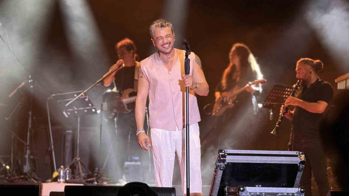 Emre Altuğ'dan Kıbrıs'ta Dizi Önerisi: "Ada Çapkını" Başlığı Dikkat Çekti