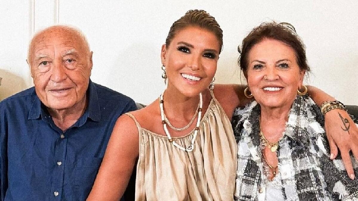 Gülben Ergen'in doğum gününde eski kayınvalidesi ve kayınpederi konserini izlemeye geldi!