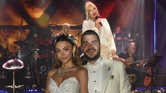 Murat Doğan'ın oğlu Doruk Doğan ile Ceren Usta'nın düğününde Ajda Pekkan konser verdi