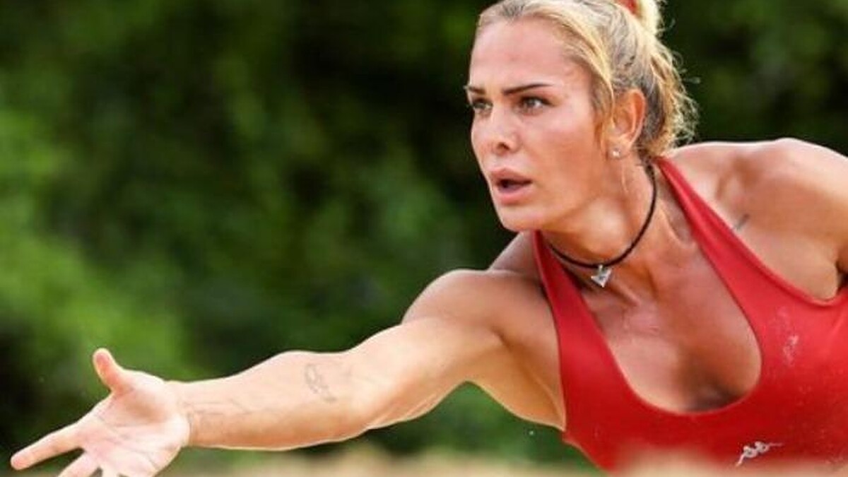 Nagihan Karadere, evlilik hazırlıkları yaptığı sevgilisini öve öve bitiremedi