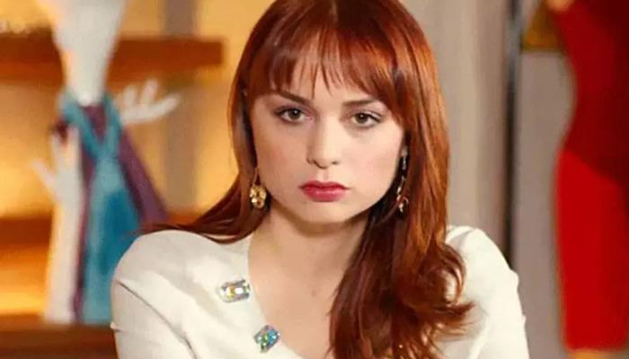 Nilperi Şahinkaya Kırmızı Bikinisiyle Tatilde Poz Verdi, Sosyal Medyada Yorum Yağdı