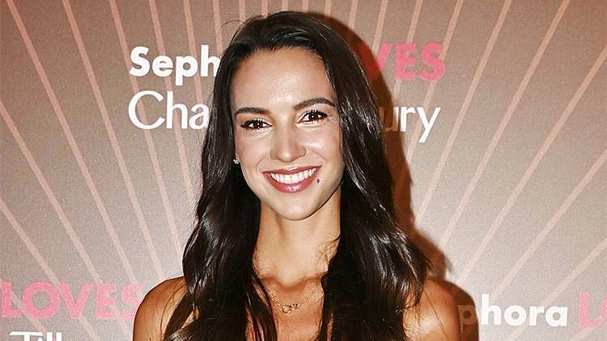 Pamuk Prenses'in Yeni Stil Yorumu: Davetteki Kombin Eleştiri Aldı