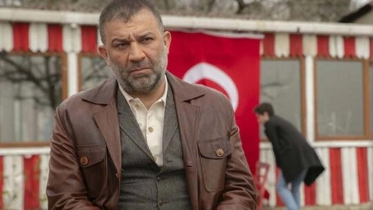 Şevket Çoruh 15 yaş küçük eşi Özge Turna ile Çeşme’de tatile çıktı, yorumlar yağdı!