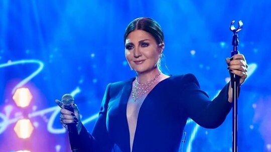 Sibel Can’ın Bursa Konserindeki Göğüs Detayı Sosyal Medyada Tartışma Yarattı