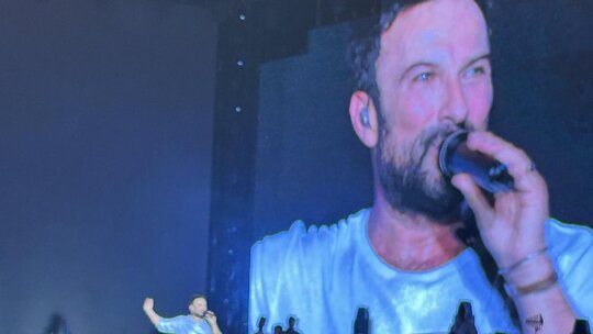 Tarkan Maltepe'de sessiz konser verdi, ses sistemi arızası izleyicileri hayal kırıklığına uğrattı