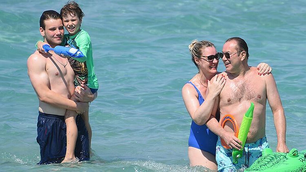 Ünlü İsimlerin Yaz Keyfi: Frizbi Yarışması ve Su Aktiviteleri Dolu Dolu Geçti!