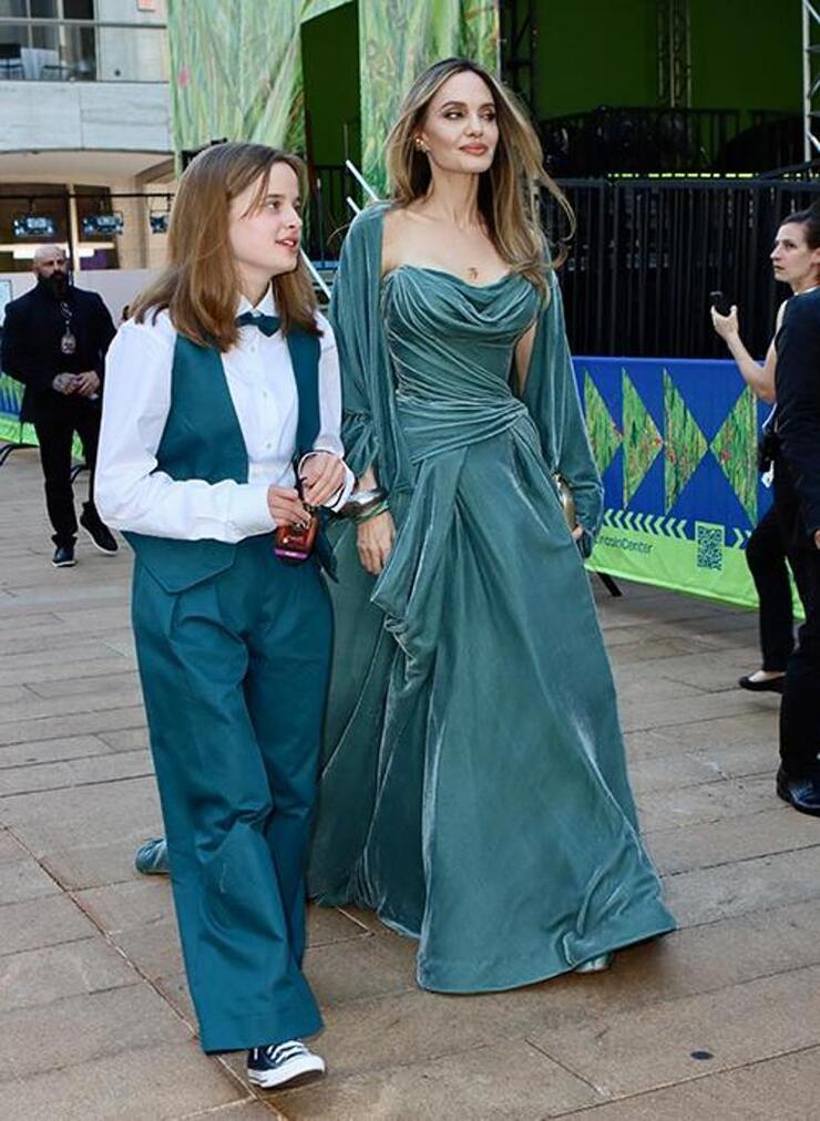 "Angelina Jolie: Zorlukları Çocuklarımdan Gizledim, Duşta Gizlice Ağladım"