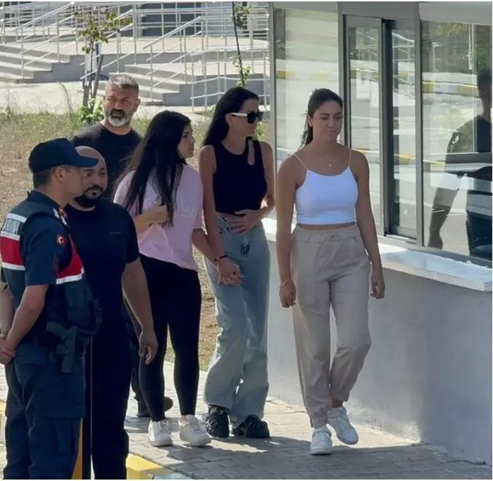 Dilan Polat, Engin Polat ve kayınpederiyle cezaevinde buluştu, basına yanıt vermedi