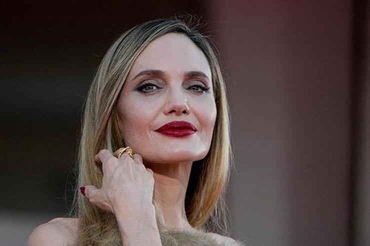 "Angelina Jolie: Zorlukları Çocuklarımdan Gizledim, Duşta Gizlice Ağladım"
