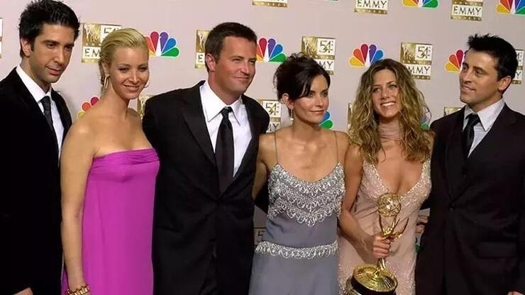 "Friends Yıldızı Matthew Perry’nin Ani Vefatı, Kadro Üyelerini Derinden Sarstı"