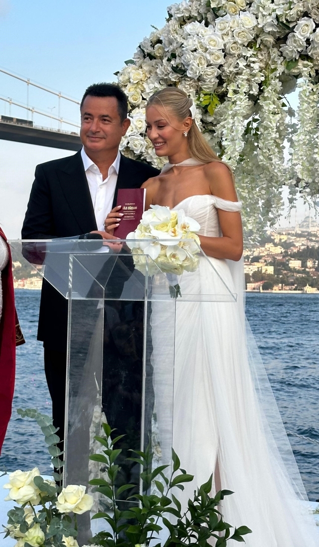 Şeyma Subaşı, Acun Ilıcalı’nın Babası’nın Düğününde Melisa’yı İzledi