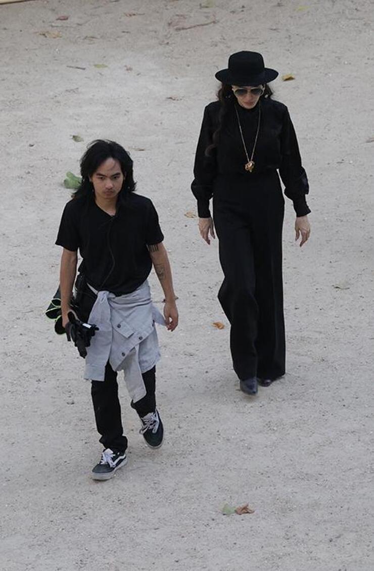 "Angelina Jolie: Zorlukları Çocuklarımdan Gizledim, Duşta Gizlice Ağladım"