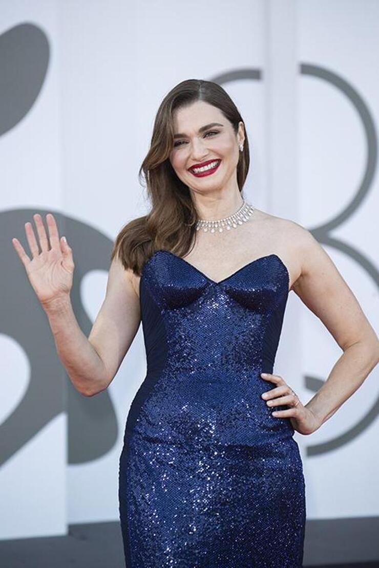 Rachel Weisz, Daniel Craig ile Kırmızı Halıda Parladı: Özel Yaşam Ön Planda!