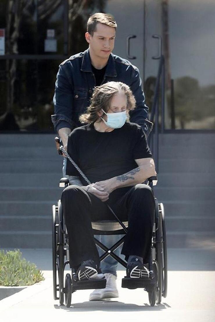 Sağlık Sorunlarıyla Mücadele Eden Ozzy Osbourne, İngiltere'ye Dönme İsteğini Gerçekleştiremiyor