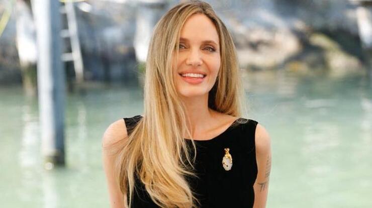 "Angelina Jolie: Zorlukları Çocuklarımdan Gizledim, Duşta Gizlice Ağladım"