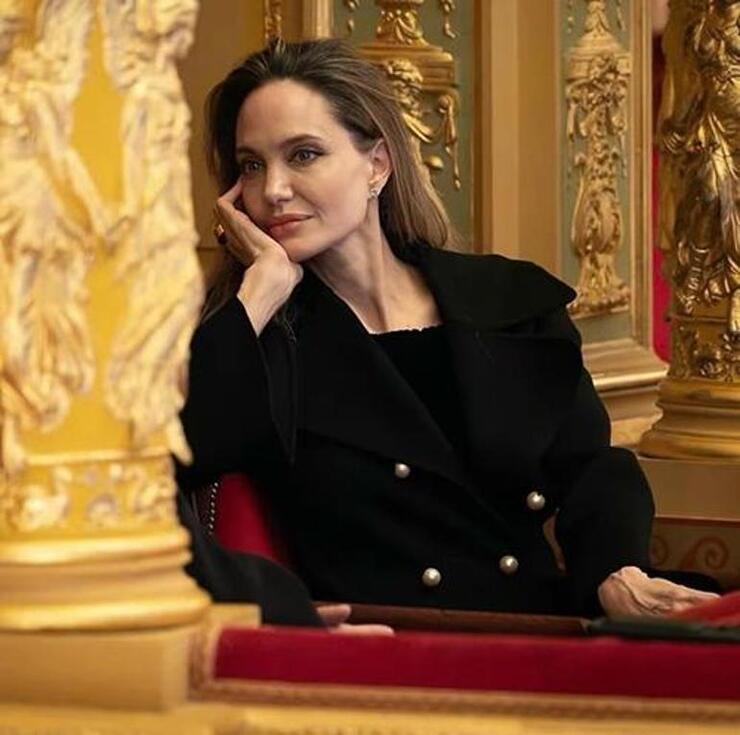 "Angelina Jolie: Zorlukları Çocuklarımdan Gizledim, Duşta Gizlice Ağladım"