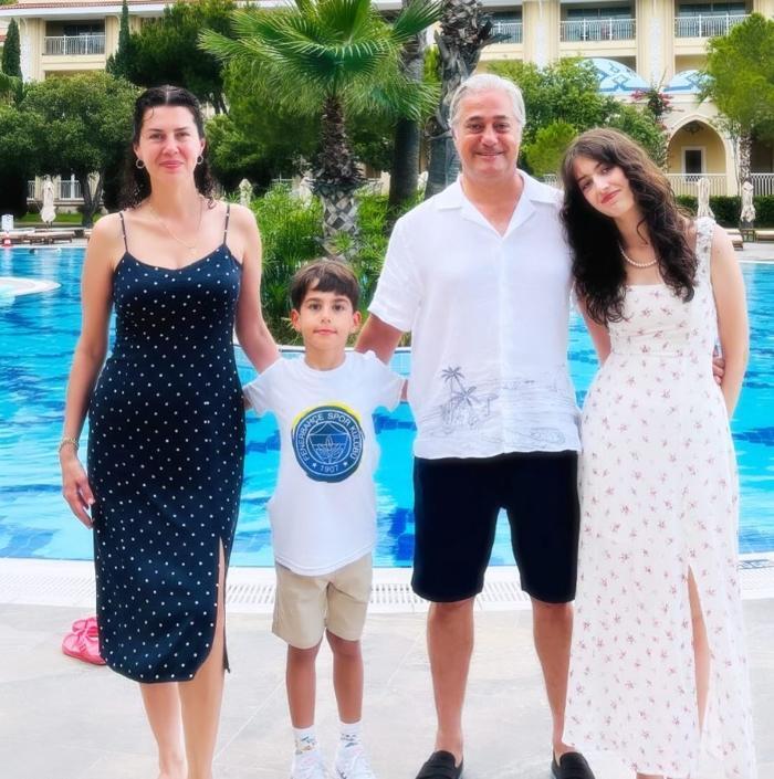 Yasemin Özilhan ve Eşkıya Dünyaya Hükümdar Olmaz'ın yıldızı kuzen çıktı!