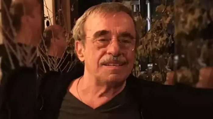Şevket Altuğ'un 81 Yaşındaki Görünümü ve Yedi Bela Hüsnü'deki Rol Arkadaşlığı